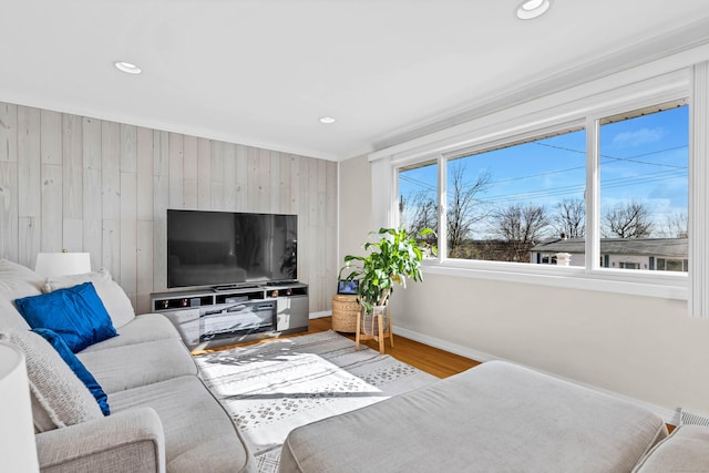 living area featuring recessed lighting, wood finished floors, and baseboards