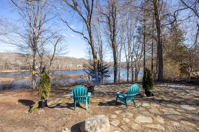 view of yard featuring a water view