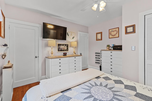 bedroom featuring a ceiling fan, wood finished floors, and a closet