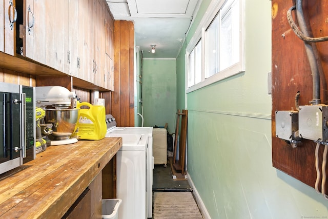 laundry room featuring laundry area, baseboards, and separate washer and dryer