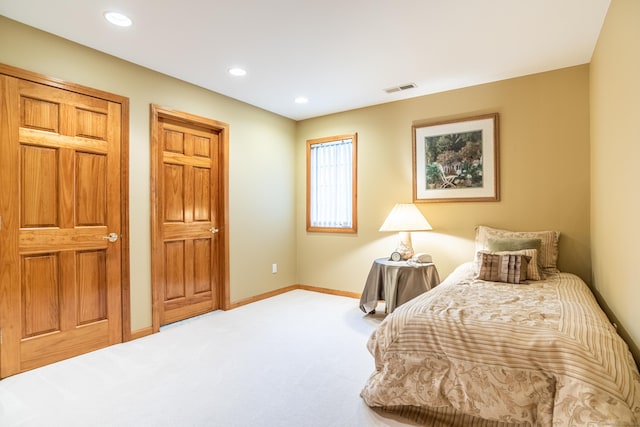 bedroom featuring visible vents, recessed lighting, baseboards, and carpet