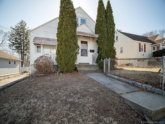 view of front facade with entry steps and fence