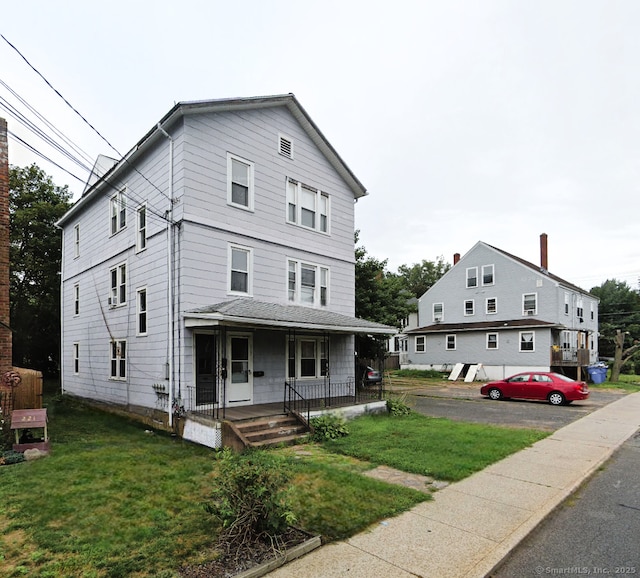 view of front of house featuring a porch and a front lawn