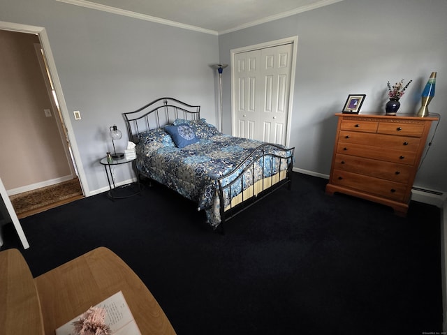 bedroom featuring a closet, crown molding, baseboards, and carpet floors