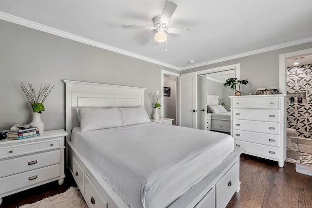 bedroom with dark wood-style floors, a closet, ceiling fan, and ornamental molding