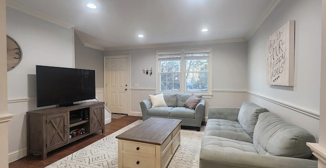 living area featuring dark wood finished floors, crown molding, recessed lighting, and wainscoting