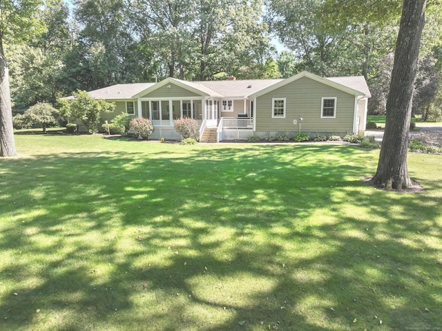 view of front facade featuring a front yard