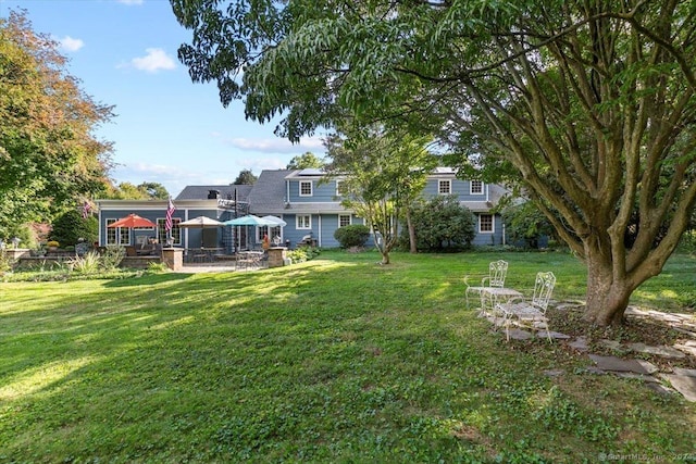 view of yard featuring a patio