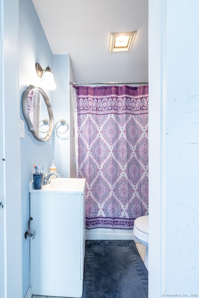 bathroom with vanity, a shower with shower curtain, and toilet