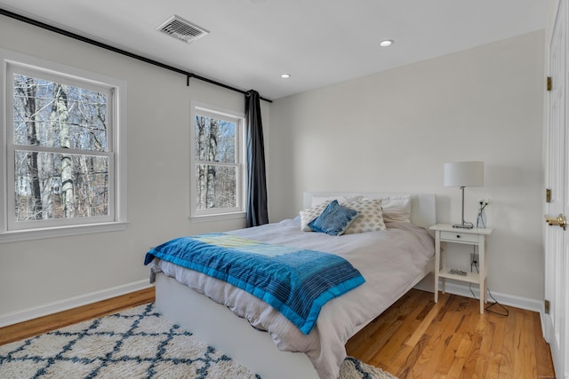 bedroom featuring visible vents, recessed lighting, baseboards, and wood finished floors