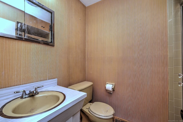 bathroom with toilet and vanity