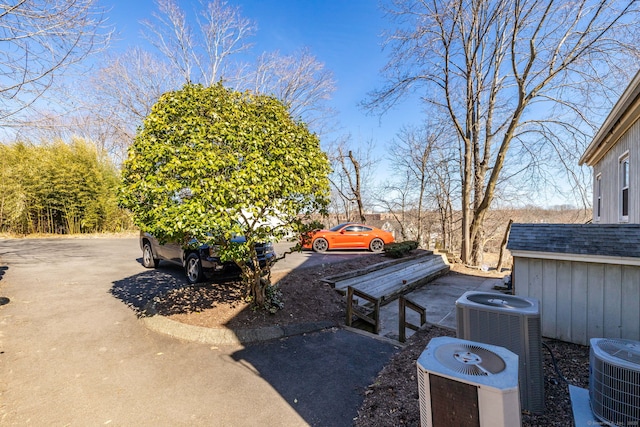 view of yard with an outbuilding and central AC unit