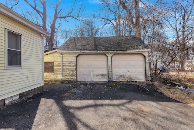 view of detached garage