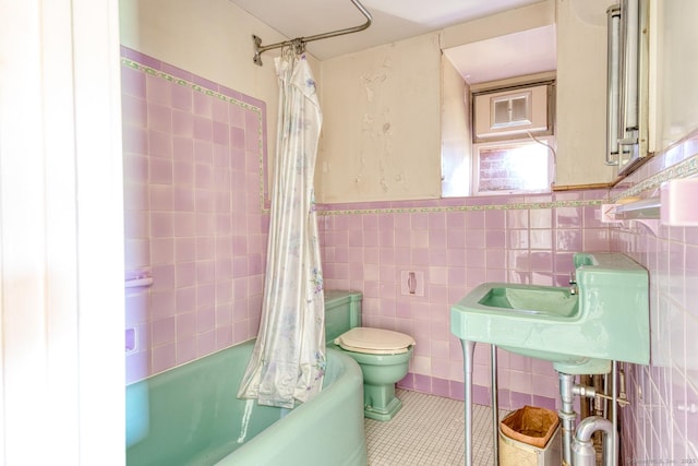 673 Spring St, Manchester, CT 06040 - full bath with tile patterned flooring, shower / bath combination with curtain, tile walls, toilet, and a wainscoted wall