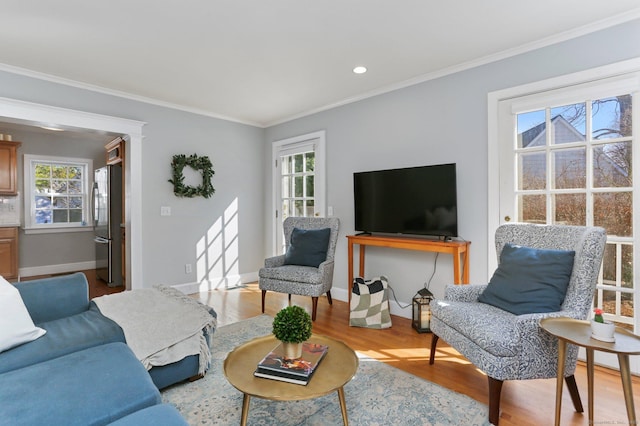 living room featuring recessed lighting, crown molding, baseboards, and wood finished floors