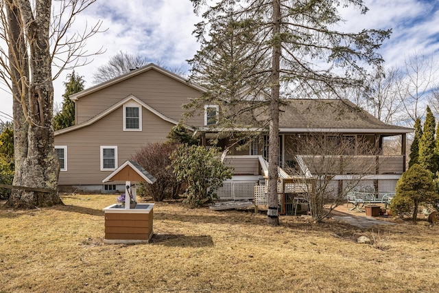 back of house featuring a yard