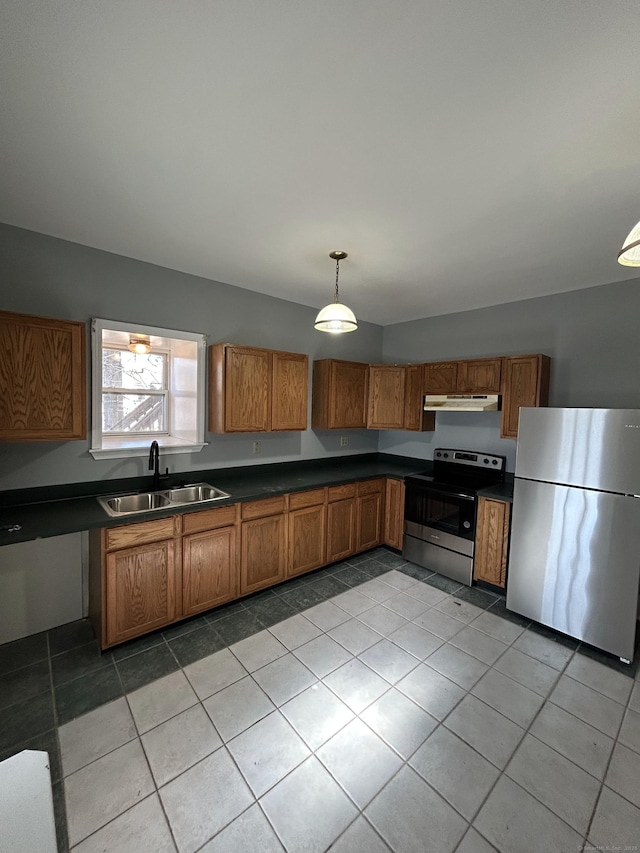 kitchen with a sink, stainless steel appliances, under cabinet range hood, dark countertops, and brown cabinets