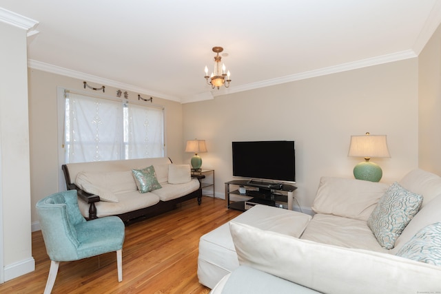 living room with a chandelier, light wood-type flooring, baseboards, and ornamental molding