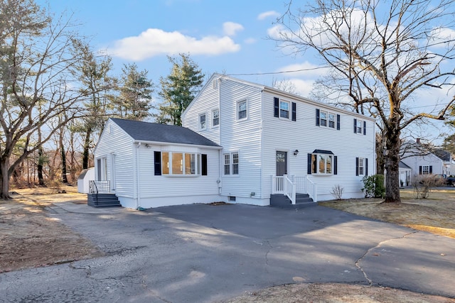 colonial home featuring driveway