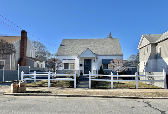 84 Glendale Ave, Bridgeport, CT 06606 - view of front of property with a fenced front yard