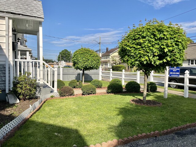84 Glendale Ave, Bridgeport, CT 06606 - view of yard