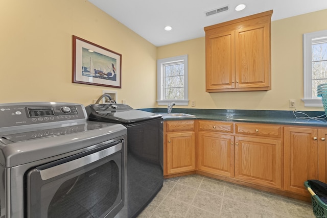 washroom featuring visible vents, cabinet space, recessed lighting, a sink, and washing machine and dryer