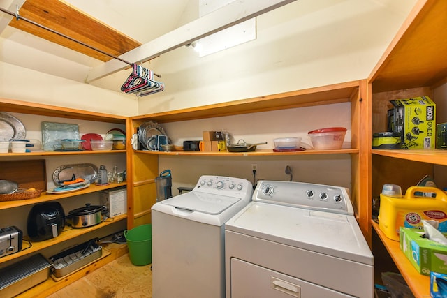 washroom featuring washing machine and dryer and laundry area