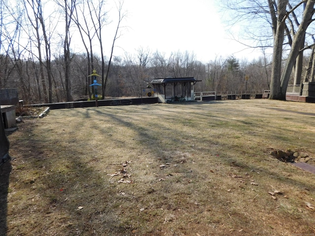 view of yard with a forest view