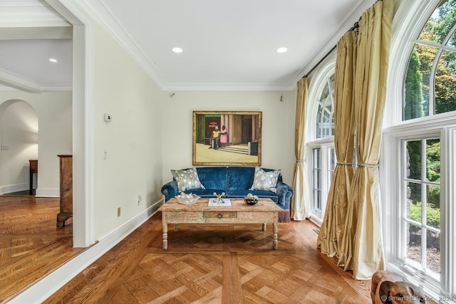 sitting room featuring recessed lighting, baseboards, arched walkways, and crown molding