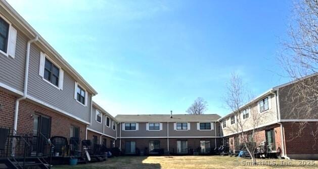 305 Hampton Ct Unit 305, Newington, CT 06111 - rear view of property