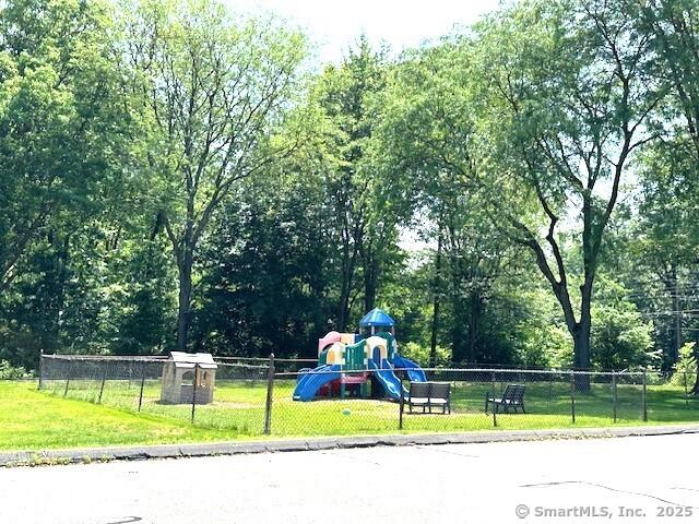 305 Hampton Ct Unit 305, Newington, CT 06111 - view of community play area