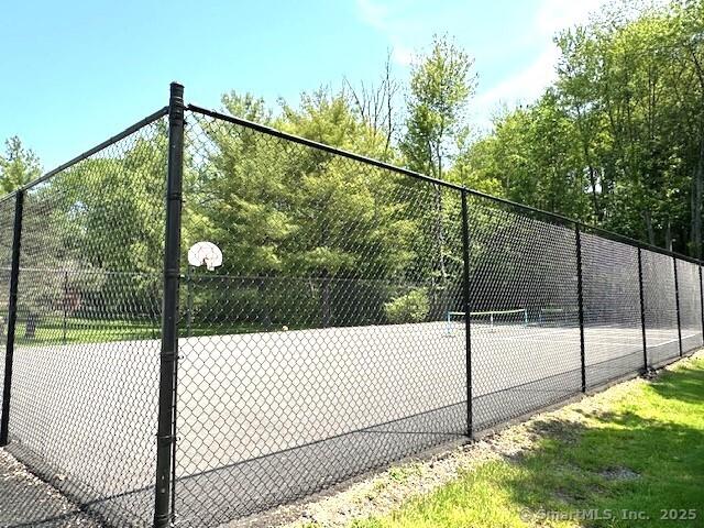 305 Hampton Ct Unit 305, Newington, CT 06111 - view of tennis court featuring community basketball court