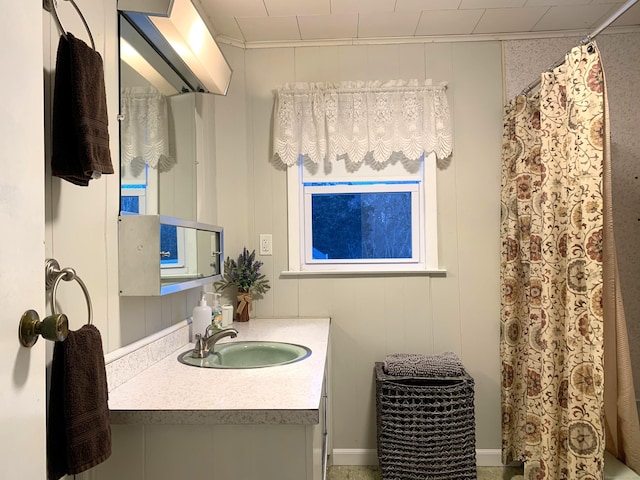 bathroom featuring a shower with curtain and vanity