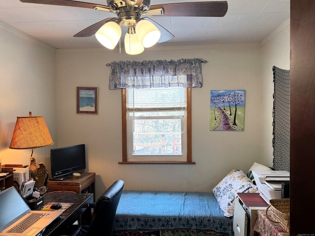 bedroom featuring a ceiling fan