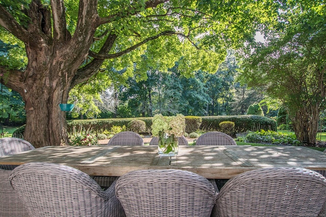 deck featuring outdoor dining space