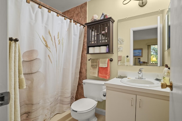 full bath with vanity, toilet, and a shower with curtain