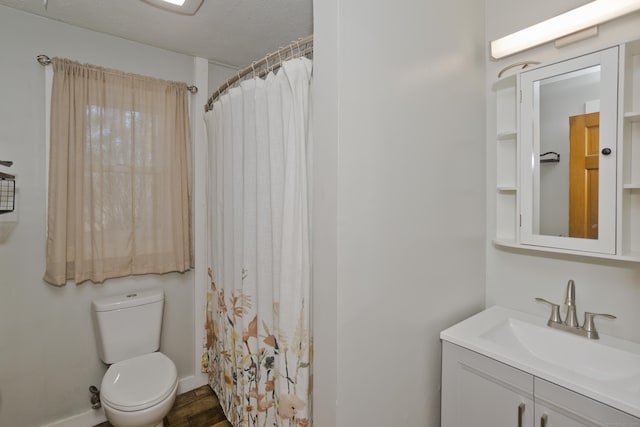 full bath with vanity, toilet, and a shower with curtain