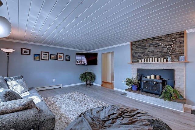 living area with baseboards, baseboard heating, wood finished floors, and crown molding