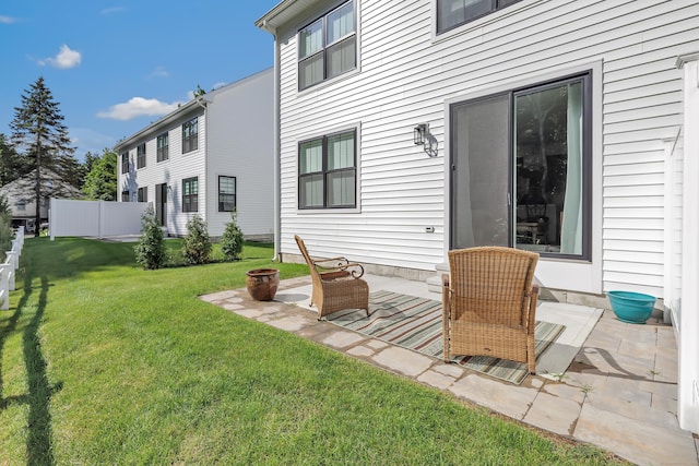 view of yard featuring a patio area