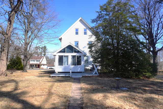 back of house featuring a lawn