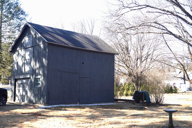 view of outdoor structure with an outbuilding