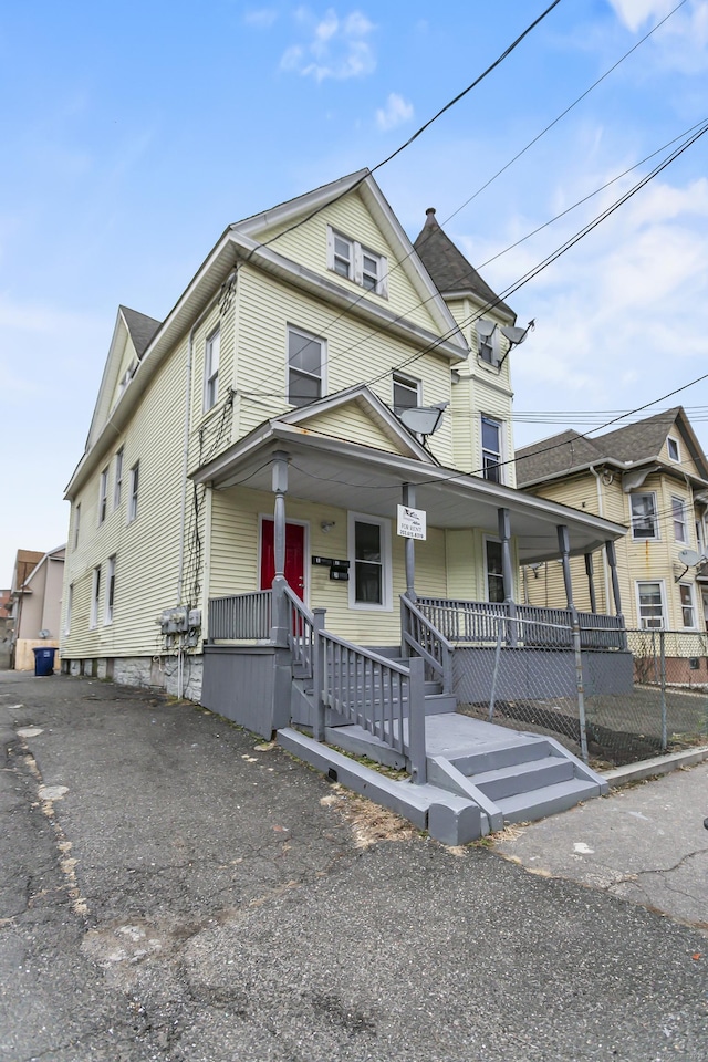 view of front facade featuring covered porch