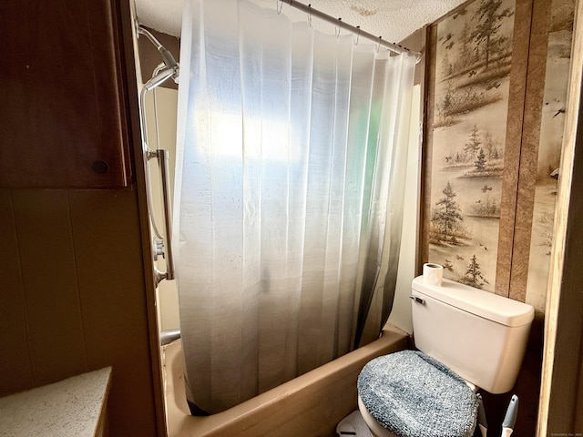 bathroom featuring a textured ceiling, shower / bath combo, and toilet