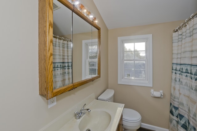 full bath featuring curtained shower, toilet, vanity, and baseboards