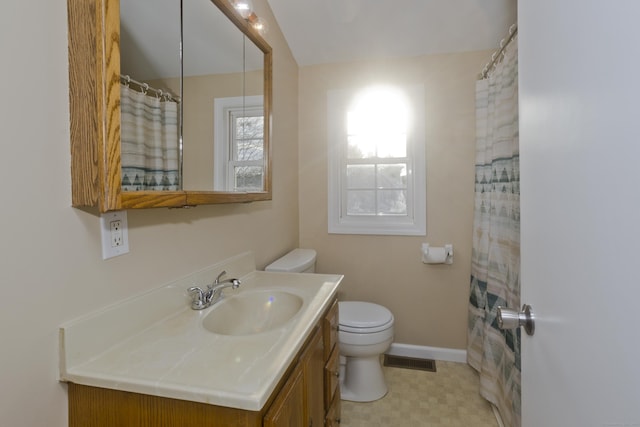 bathroom featuring vanity, a shower with curtain, baseboards, visible vents, and toilet