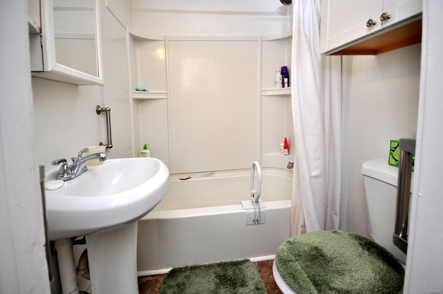 61 E St, Bethlehem, CT 06751 - bathroom featuring toilet and shower / bathtub combination with curtain