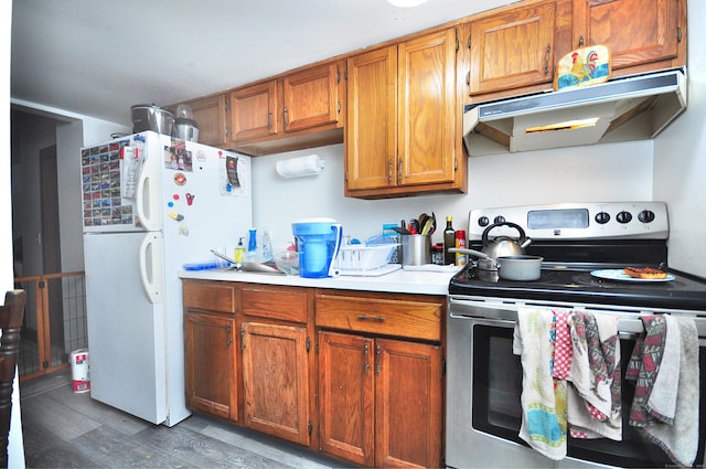 61 E St, Bethlehem, CT 06751 - kitchen with stainless steel electric stove, under cabinet range hood, freestanding refrigerator, wood finished floors, and light countertops