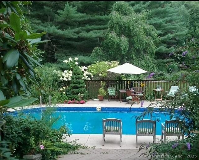 135 Wildwood Dr, Stratford, CT 06614 - view of community pool