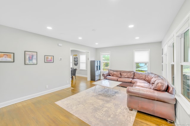 living room featuring visible vents, recessed lighting, baseboards, and light wood-style floors