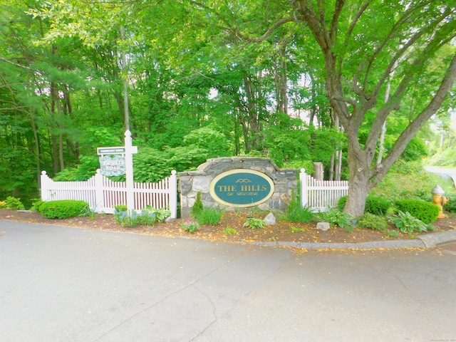 201 Windgate Cir Unit A, Monroe, CT 06468 - view of community / neighborhood sign